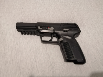 Imagen 2 de Tokyo Marui FN 57 + 2 mags