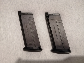 Imagen 4 de Tokyo Marui FN 57 + 2 mags