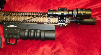 Image 3 pour EGM / Colt Daniel Defense M4A1 RIS II Vollmetall S-AEG mit Speedloader, Laser, ACOG, Taktischeslicht, Tracer, M203 Granatenwerfer mit Granate und M4 Magazine