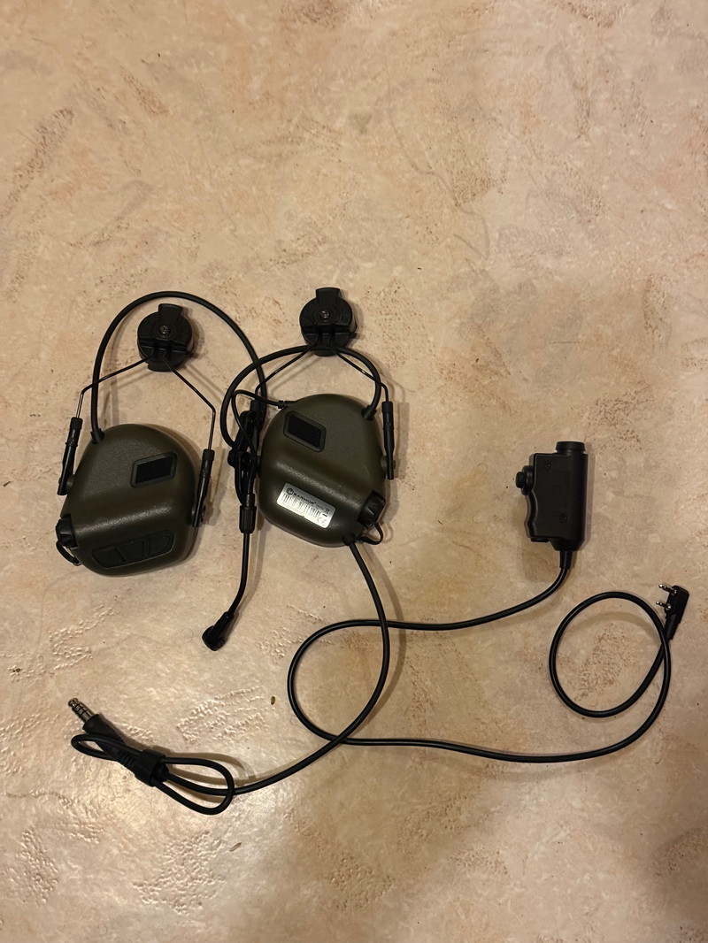 Image 1 pour Earmor M32H Helmet-Mounted + Earmor PTT Kenwood Adapter