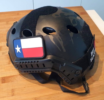 Image 3 for camo helm  met patches en vulling