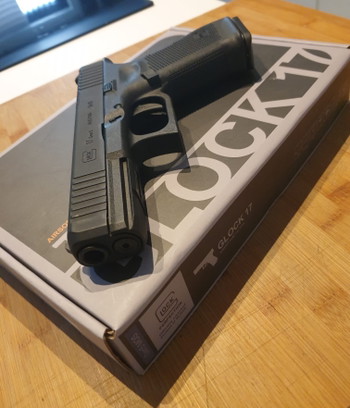 Image 4 for Glock 17 Gen5 MOS ( new in the box) with new extra mag