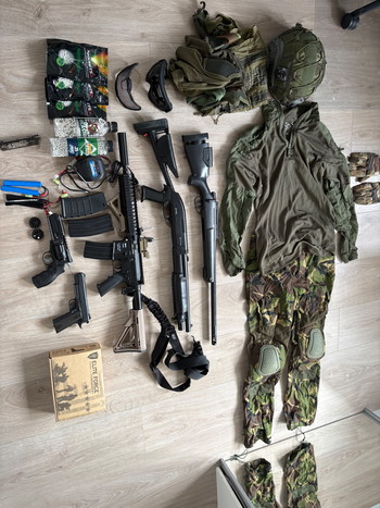 Afbeelding 2 van Complete airsoft uitrusting plus replica's