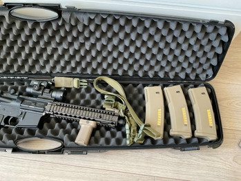 Imagen 3 de Tokyo Marui M4 NGRS Custom + 4x PTS mags, optic, suppressor & case