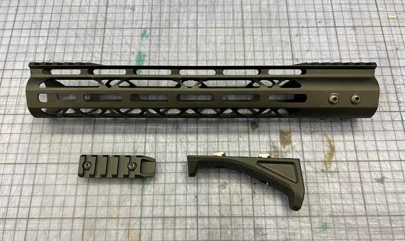 Bild 1 für Lightweight handguard with rail piece and AFG