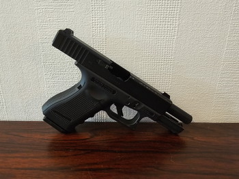 Imagen 3 de Umarex Glock 19 Gen.4 + holster en GreenGas