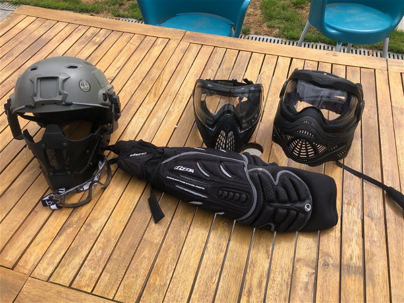 Afbeelding 1 van Dye helm + sleeve beschermers