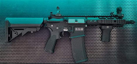 Afbeelding van Specna Arms SA-E12 Edge Black | Inclusief 4 magazijnen en Titan batterij | Nieuw 335,00 excl. 2 mags en batterij