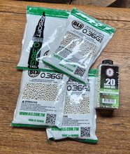 Imagen para 4 zakken bbs + fles tracers