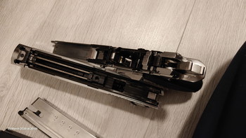 Afbeelding 3 van Tokyo Marui Desert Eagle chome 50AE met extra magazijn