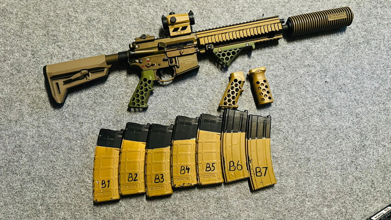 Imagen 1 de Te koop: VFC HK416A5 GBBR (RAL8000) - Upgraded & compleet pakket (7 mags, TNT, Manta, Magpul F-Mark, Red Dot)
