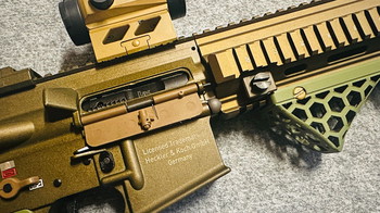Imagen 2 de Te koop: VFC HK416A5 GBBR (RAL8000) - Upgraded & compleet pakket (7 mags, TNT, Manta, Magpul F-Mark, Red Dot)