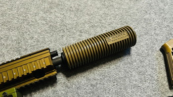 Imagen 3 de Te koop: VFC HK416A5 GBBR (RAL8000) - Upgraded & compleet pakket (7 mags, TNT, Manta, Magpul F-Mark, Red Dot)