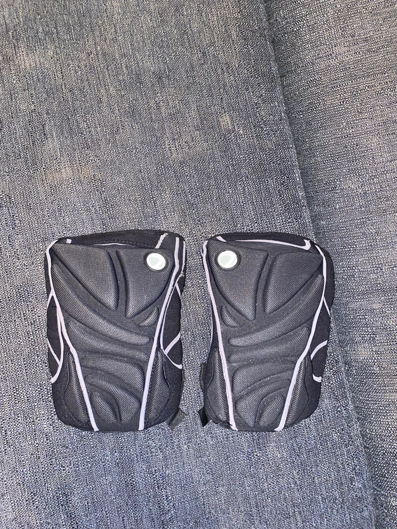 Image 1 pour Dye kneepads maat L