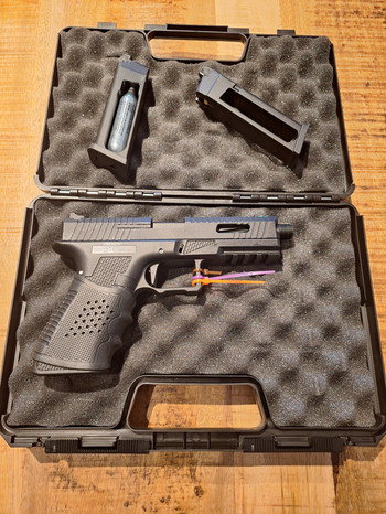 Image 2 for SSP18 met 2 CO2 magazijnen in oorspronkelijke koffertje / SSP18 CO2 version in original case with 2 mags