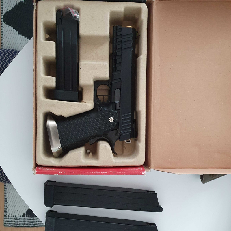 Image 1 for AW-HX1002 Pistol + 2 extended mags