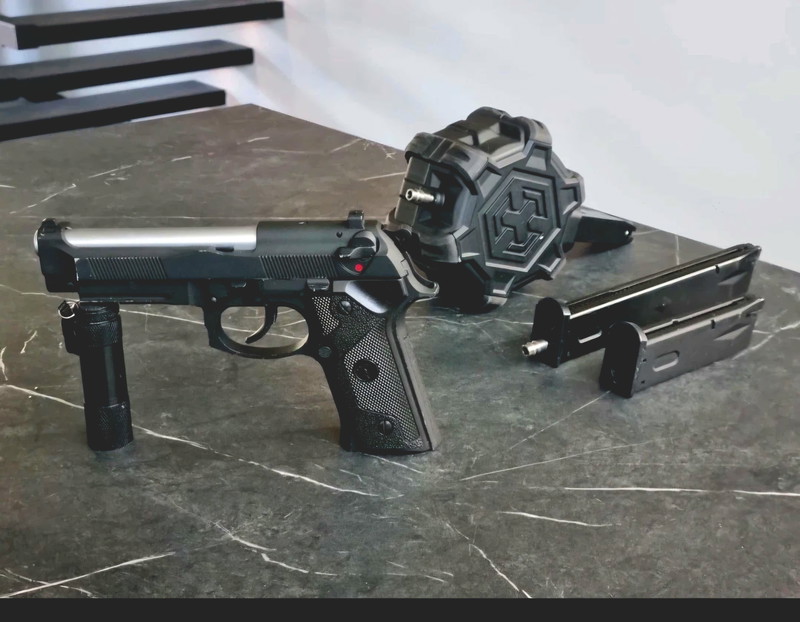 Image 1 for M9 Baretta op HPA met drummag en hi cap mag