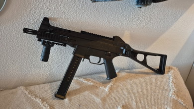 Bild für HK Ump45 met 6 mags, mag pouch en 2 batterijen