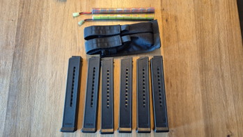 Bild 2 für HK Ump45 met 6 mags, mag pouch en 2 batterijen