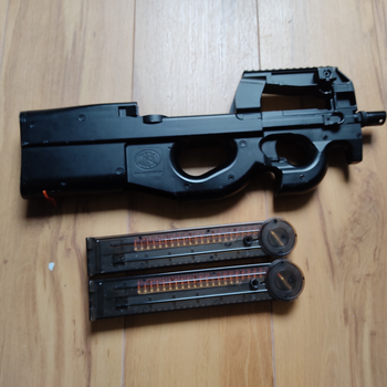 Afbeelding 2 van FN Herstal P90 inc 2 magazijnen en 2 lipo's