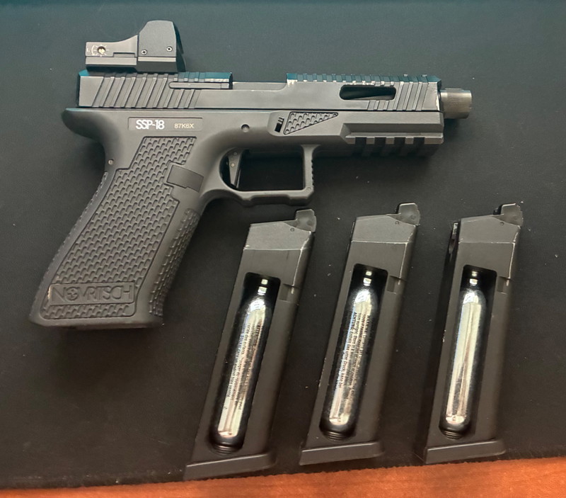 Image 1 for Novritsch SSP18 met 3 mags en een novritsch reddot