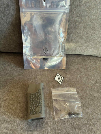 Bild 5 für Irregular defense grip m lok FDE pack