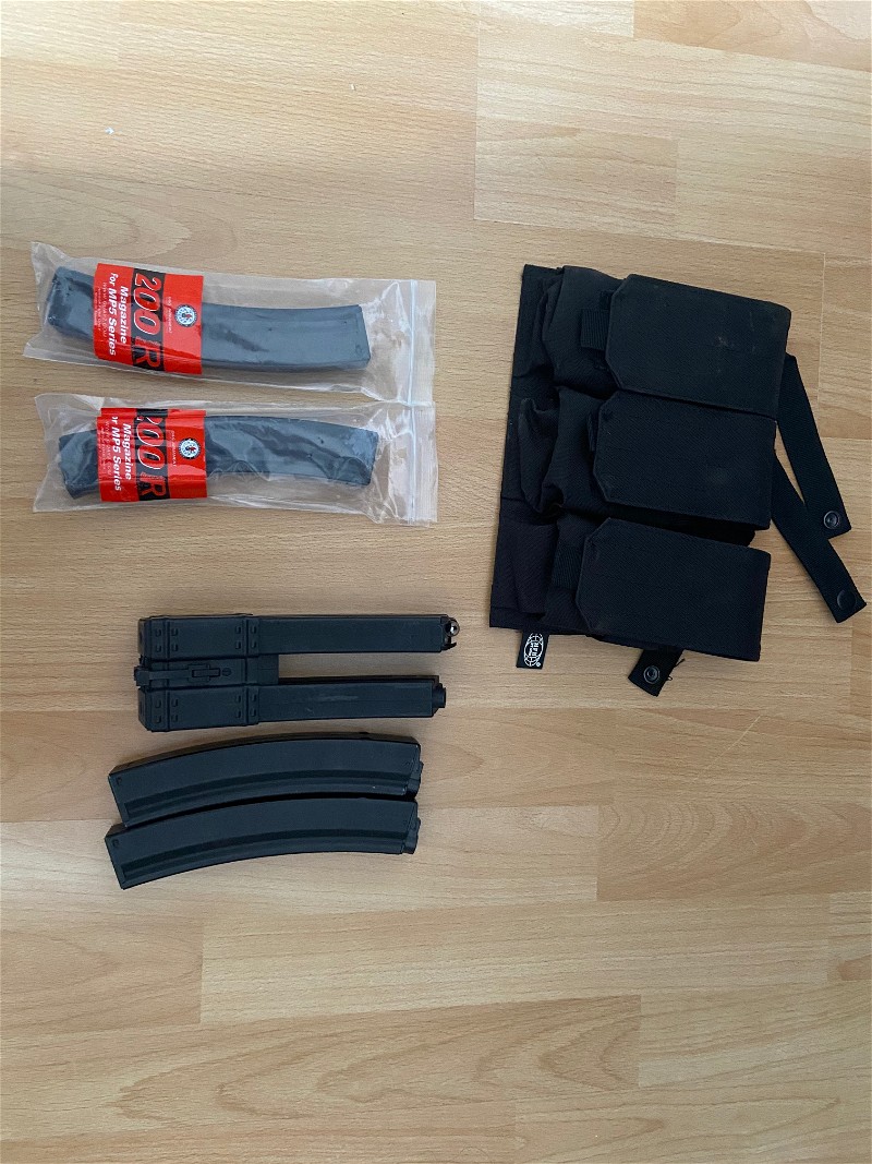 Image 1 for 5 x MP5 magazijnen en mag pouch
