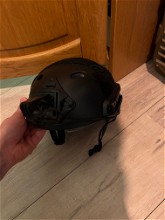 Afbeelding van Helm met gopro mount en pouch van achter