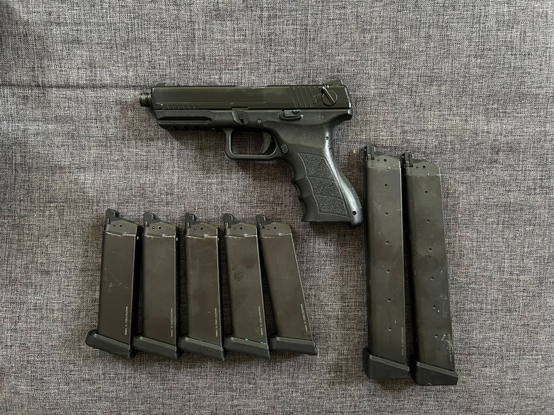 Image 1 pour KWA ATP-SE full auto met 7 mags