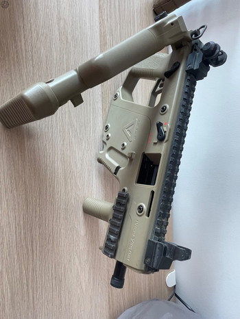 Imagen 2 de Kriss Vector Kwa Tan