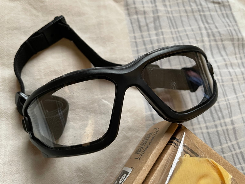 Bild 1 für 2 anti-fog brillen! (Pyramex V2G-Plus eye protection & Novritsch large eye protection)