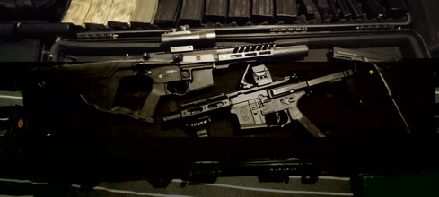 Bild für Complete set aan replica's inclusief accessoires zoals o.a. magazijnen, wapenkoffers, acculader