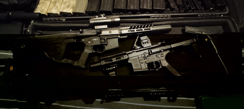 Bild 1 für Complete set aan replica's inclusief accessoires zoals o.a. magazijnen, wapenkoffers, acculader