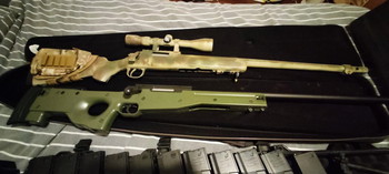 Bild 3 für Complete set aan replica's inclusief accessoires zoals o.a. magazijnen, wapenkoffers, acculader