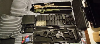 Bild 5 für Complete set aan replica's inclusief accessoires zoals o.a. magazijnen, wapenkoffers, acculader