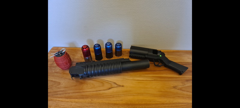 Imagen 1 de Grenade launchers + 4 grenades + storm hand grenade