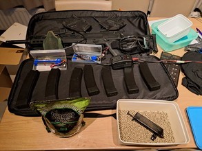 Image pour FULL KIT! ASG Scorpion EVO 3 A1 + 2 batteries + charger + 7 magazines + gloves + glasses + mouth piece + BBs + bag + carrier!