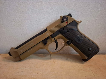 Imagen 2 de Umarex Beretta 92FS Tan - GBB - CARRY PACKAGE