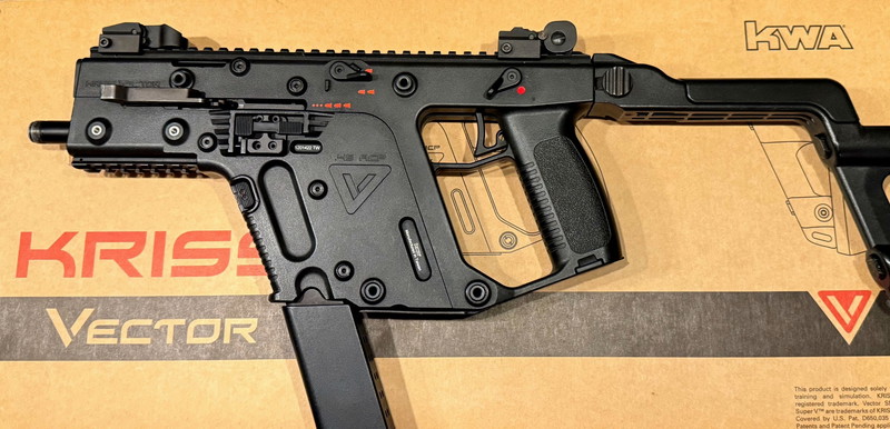 Bild 1 für KWA        ZEER ZELDZAME     KRISS VECTOR MET 5 MAGS  IN PERFECTE STAAT