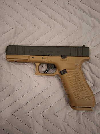 Imagen 2 de NEUE Glock 17 Gen. 5 GBB CO2 TAN Version