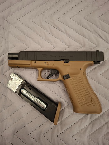 Image 4 for NEUE Glock 17 Gen. 5 GBB CO2 TAN Version