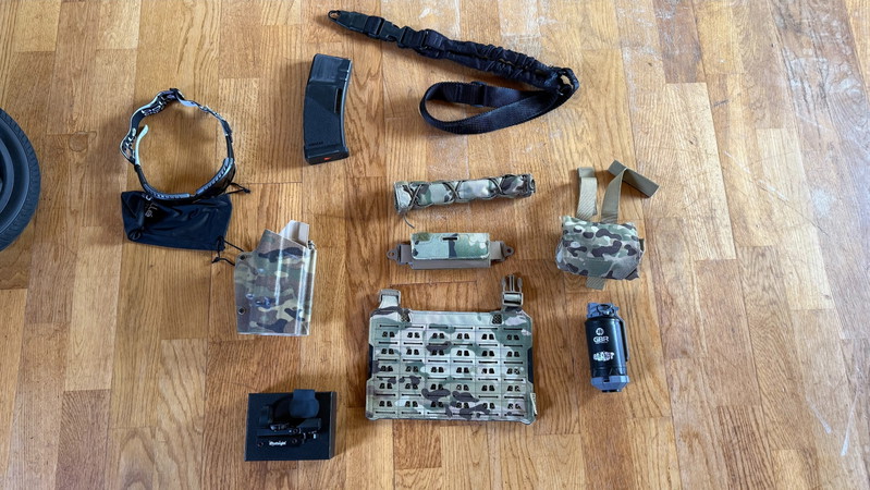 Image 1 for Diverse Multicam pouches en airsoft spullen