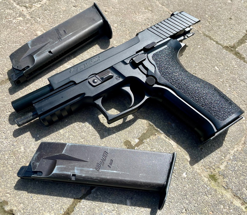 Afbeelding 1 van Tokyo Marui P226 e2 + 3 mags + holster