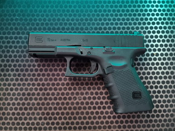 Imagen 2 de Glock 19 GEN4 | GBB | Umarex + 2 mags + holster