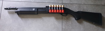 Afbeelding 2 van shotgun met taran marks , en shell holder