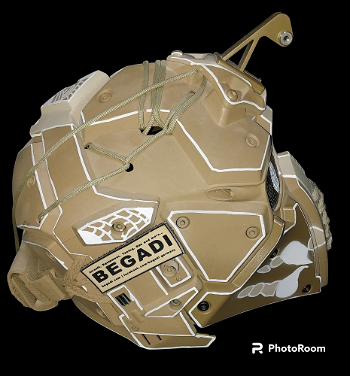 Afbeelding 2 van Tactical Helmet incl light. En nieuw set