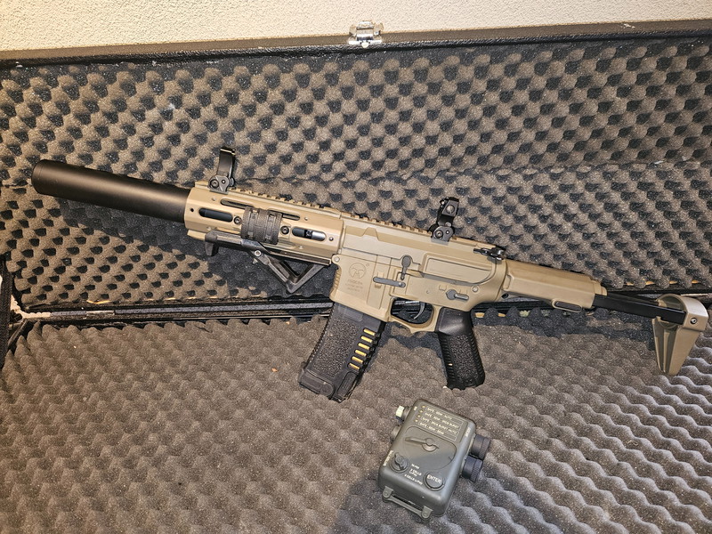 Image 1 pour Ares Amoeba M4 Honey  Badger incl EFCS Program unit