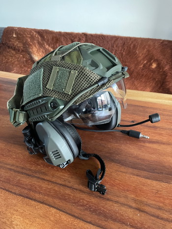 Image 2 for FMA helm met TMC RAC headset