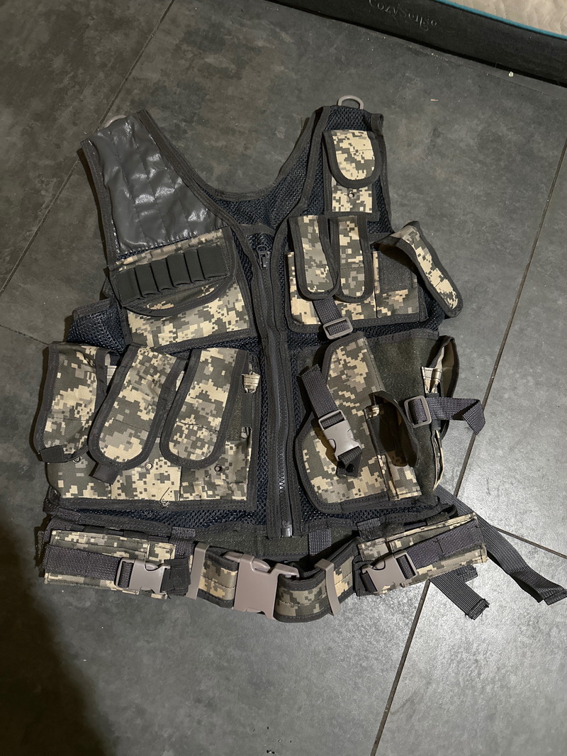 Image 1 for Tactical vest + pouches + belt