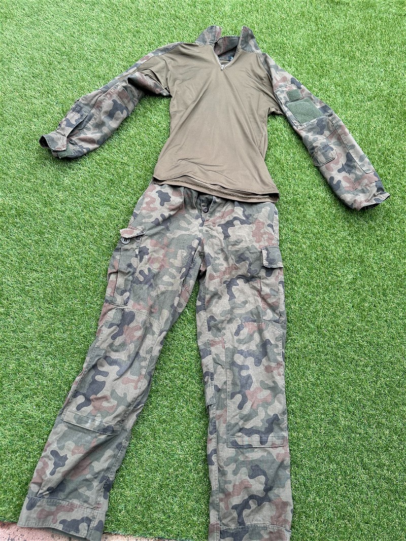 Afbeelding 1 van uniform of a Polish Army soldier in wz.93 camouflage